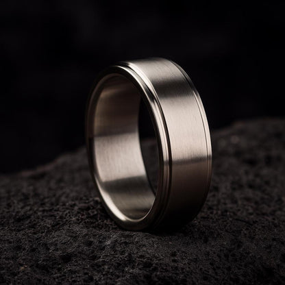 Titan Edge – Carved-Edge Titanium Wedding Ring
