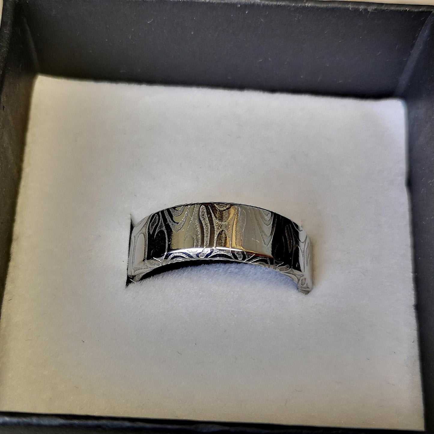 Handmade Damascus Steel Ring: Unique Stainless Steel Wedding Band